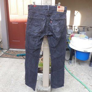 Black Levi's 501 w/ button-fly